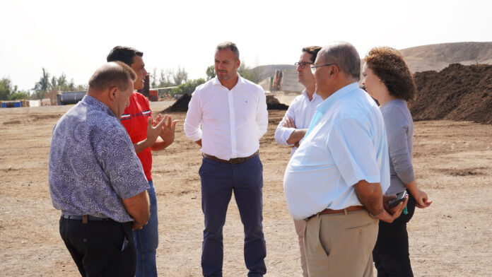 Responsables del Cabildo de Fuerteventura y del Gobierno de Canarias visitan la planta de Compost Majorero para conocer sus últimos avances